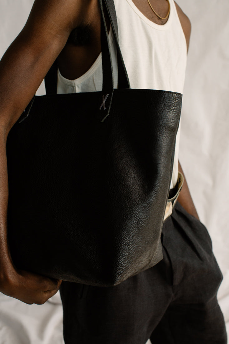 OVERSIZE TOTE / BLACK – TAKA STUDIO