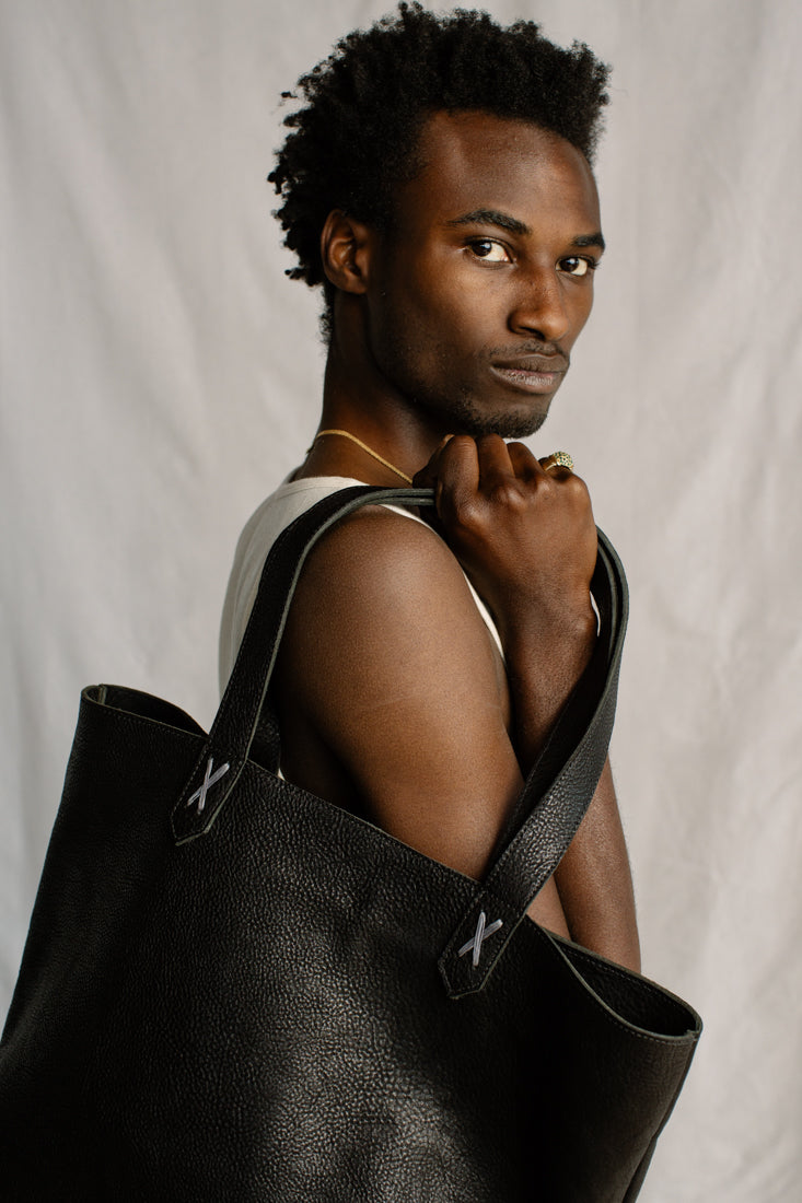 OVERSIZE TOTE / BLACK – TAKA STUDIO