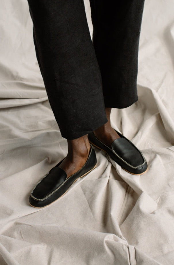 
                  
                    LOAFER / BLACK
                  
                